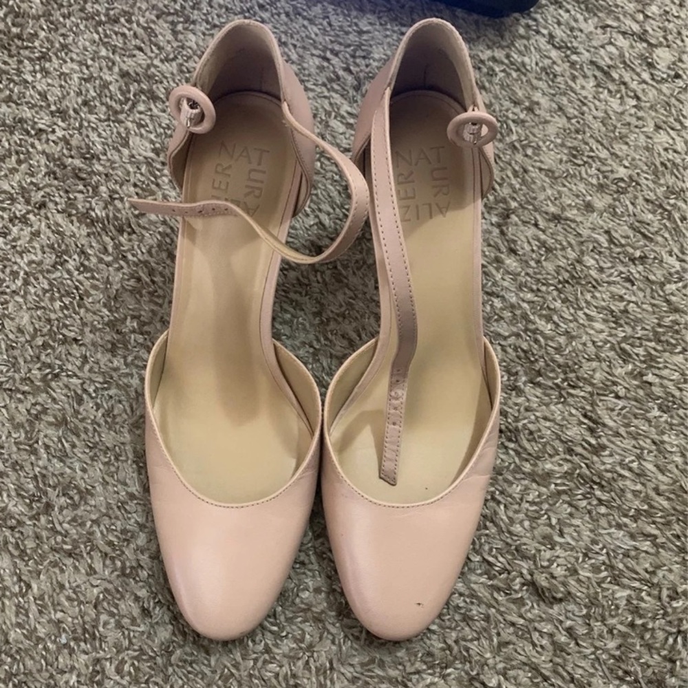 Naturalizer tan heels